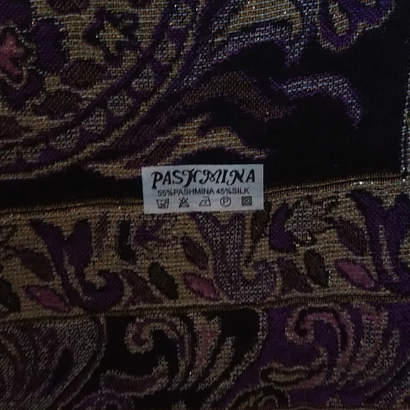 NWOT Handcrafted Gold thread Pashmina shawl - Picture 4 of 8